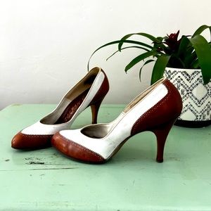 DELMAN VINTAGE HEELS PUMPS BROWN AND WHITE CLASSICS!
